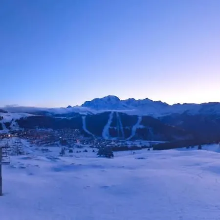 Lumineux Station Les Saisies 100 M Des Pistes Et Esf